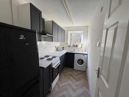 3 bedroom apartment to rent - Photo 5