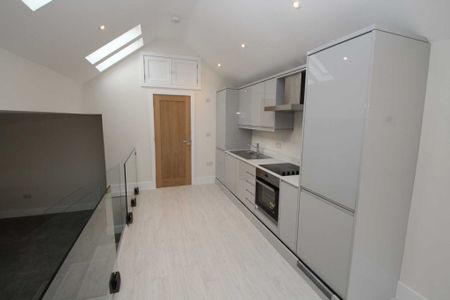 1 bed Detached for rent - Photo 2