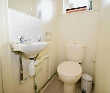 1 bedroom in a house share to rent - Photo 6