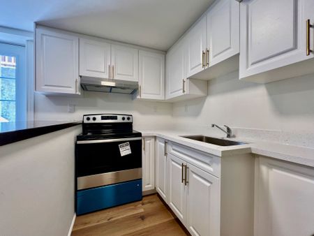 For Lease - 1450 Greenbriar Drive, Oakville, Ontario - Photo 5