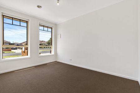 Spacious Unit - Photo 4