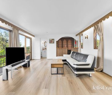 An Iconic, Architect-Designed Showpiece in a Premier Position - Photo 3