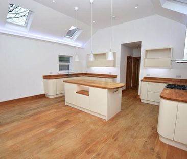 4 bedroom semi-detached bungalow to rent - Photo 5