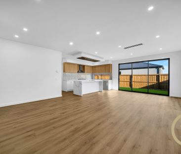 Spacious 4-Bedroom Family Home with Living Area in Prime Thornhill ... - Photo 4