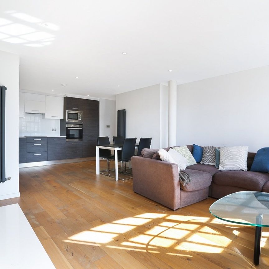 2 Bed Flat, Queens Row, SE17 - Photo 1