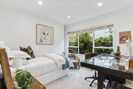 Executive Home: Your Beachside Retreat - Photo 2