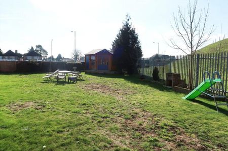 3 bedroom apartment to rent - Photo 4