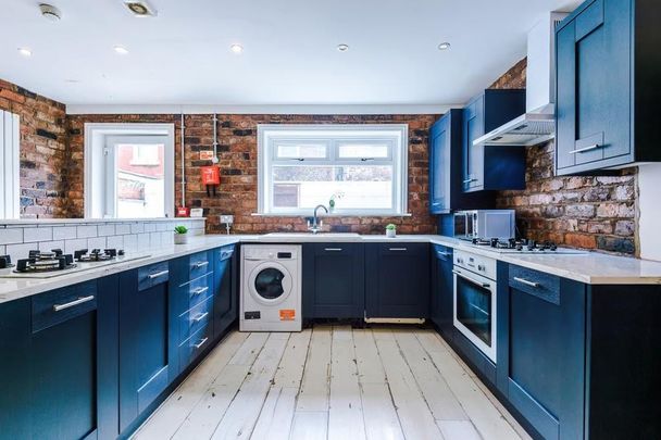 6 bedroom terraced house to rent - Photo 1