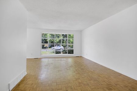 For Lease - 52 Bowhill Avenue, Cityview - Parkwoods Hills - Rideau Shore, Ontario - Photo 3