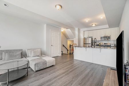 For Lease - 577 Takamose Private, Manor Park - Cardinal Glen and Area, Ontario - Photo 4