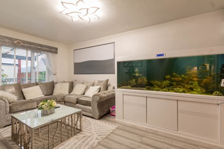4 bedroom semi-detached house to rent - Photo 5