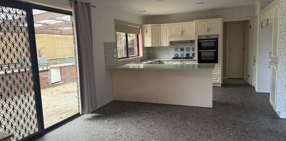 Four Bedrooms on Glenview - Photo 2