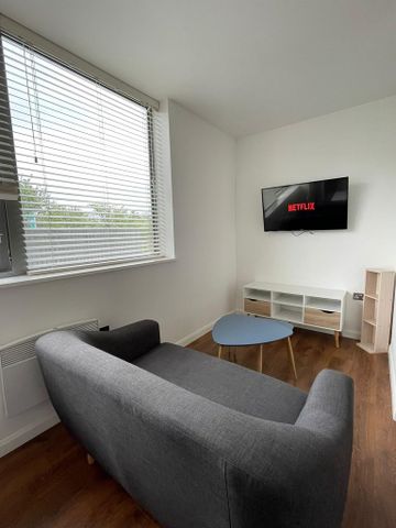 2 bedroom flat to rent - Photo 2
