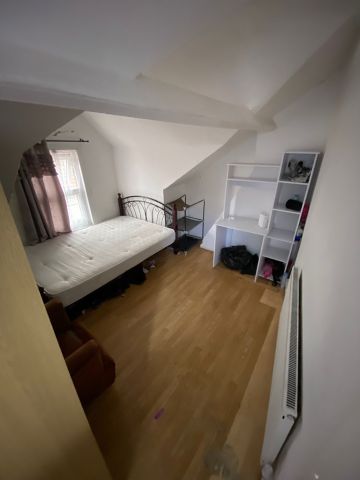 4 Bed Detached House, Katherine Road, E6 - Photo 3