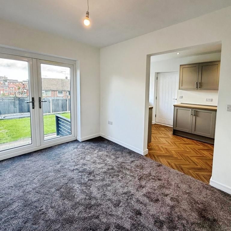 3 bedroom semi-detached house to rent - Photo 1