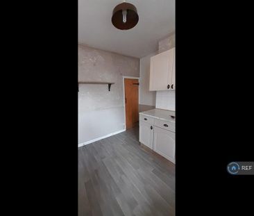 3 bedroom end of terrace house to rent - Photo 3