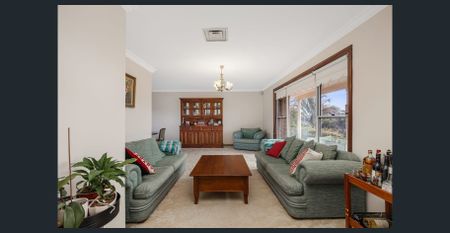 Multiple Living Room - Heart of sought-after Kings Park Suburb - Photo 2