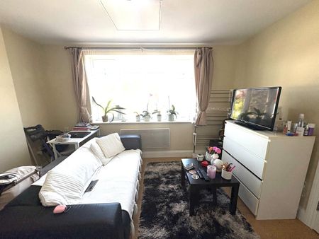 1 Bed Flat, Eastcote Lane, HA2 - Photo 3