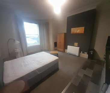 1 bedroom in a house share to rent - Photo 6