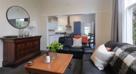 Stunning Three Bedroom Villa - Photo 2