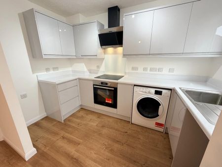 3 bedroom end of terrace house to rent - Photo 3
