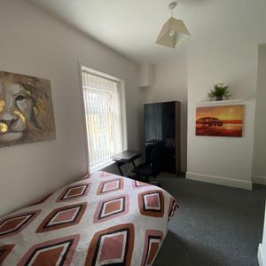 1 bed house share to rent in Albert Street, Burnley, BB11 - Photo 2