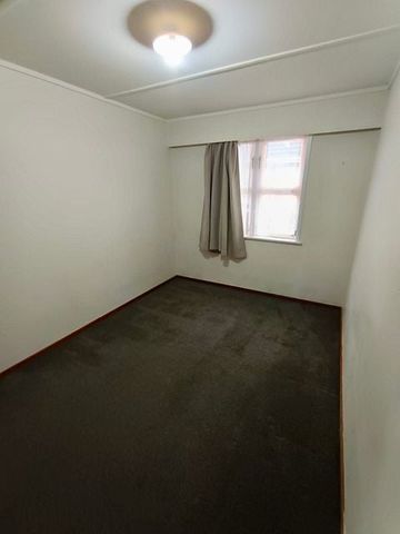 Charming 3BR Elderslea Unit - Photo 3