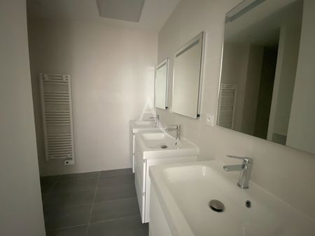 Location Maison 1 pièce 58m² ST BARTHELEMY D ANJOU 49124 - Photo 3