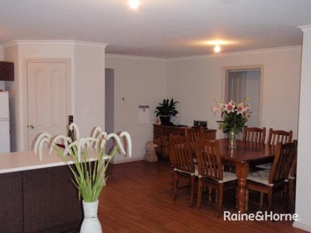 Family Home in a Quiet Cul-de-sac - Photo 3