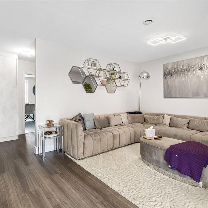 4 bedroom semi-detached house to rent - Photo 1