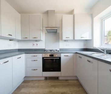 3 bedroom semi-detached house to rent - Photo 4