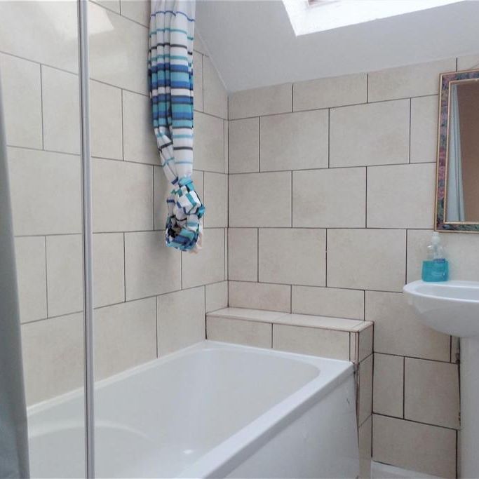 4 bedroom flat to rent - Photo 1