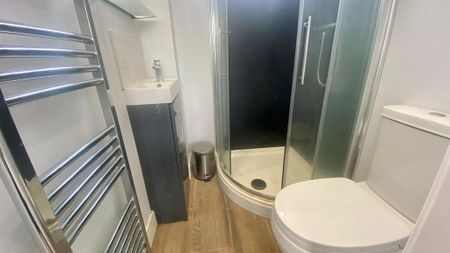 1 bedroom in a house share to rent - Photo 4