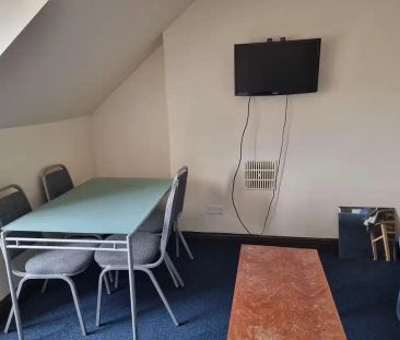 6 Bed Room - Photo 2