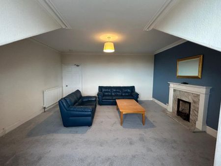 3 bedroom flat to rent - Photo 2