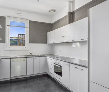 Family home with character and charm - Photo 1