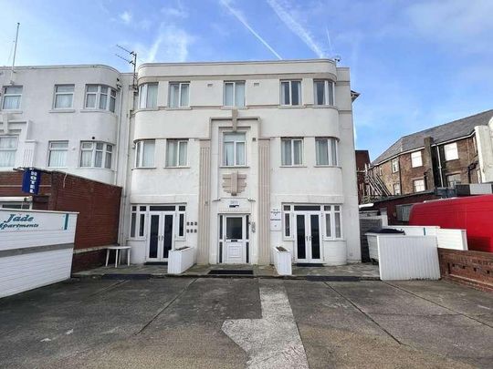 Clifton Drive, Blackpool, FY4 - Photo 1