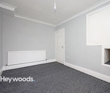 2 bed terraced house to rent in Parson Street, Congleton, Cheshire - Photo 2