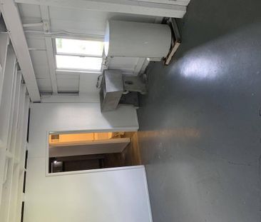 Lovely renovated high set property in quiet location. - Photo 6