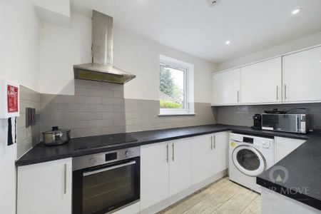 1 bedroom in a house share to rent - Photo 3