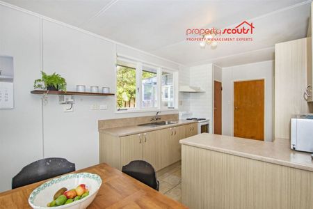 Three Bedroom Family Home - Photo 2