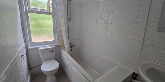 1 Bed Flat, York Road, IG1 - Photo 3