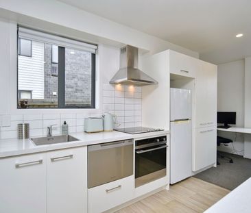 Stylish Living on the Edge! - Photo 5