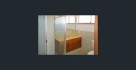 Waterfront Living – Spacious Home with Direct Canal Access - Photo 4