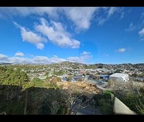 Sunny elevated new home - Photo 1