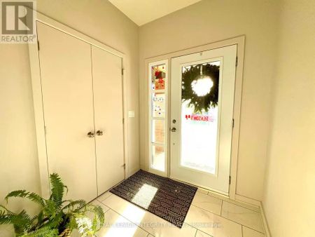 772 SOLARIUM AVENUE - Photo 3