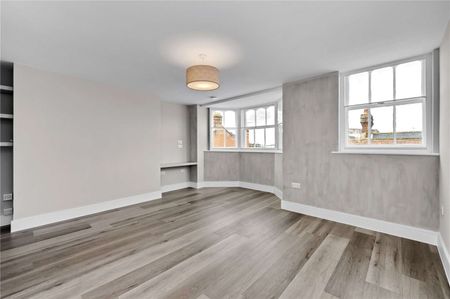 A second floor apartment with an exceptional finish on Guildford High street with far reaching viewings. - Photo 5