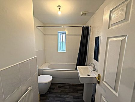 3 bedroom end of terrace house to rent - Photo 5