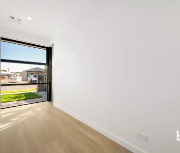 33 Selkirk Avenue, - Photo 1