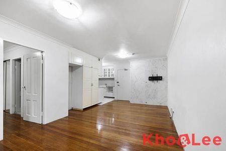 BEAUTIFULLY SPACIOUS ONE BEDROOM IN GREAT LOCATION - Photo 4